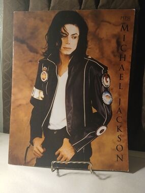 Official Pepsi Michael Jackson Dangerous World Tour Concert Souvenir  Program
